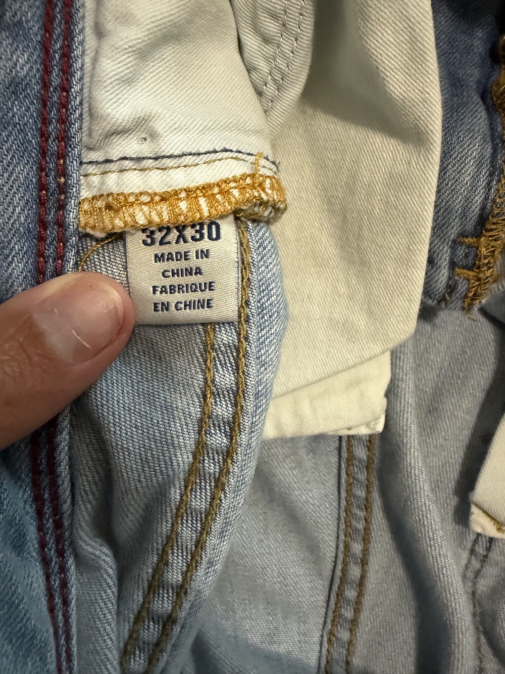 Tommy Bahama Denim Light Wash Relaxed Straight Leg Jeans Men’s 32x30 - Picture 4 of 5